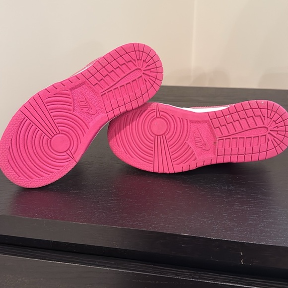 Nike dunks girls Pink and White Sneakers - Picture 4 of 4